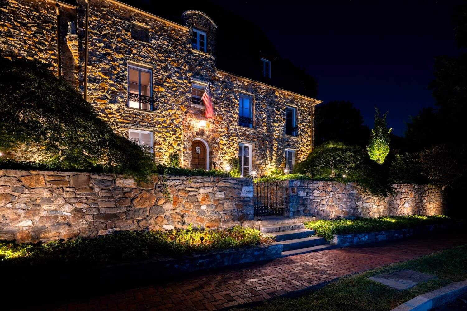 Outdoor Lighting Installation for Winter: Expert Tips | DiSabatino
